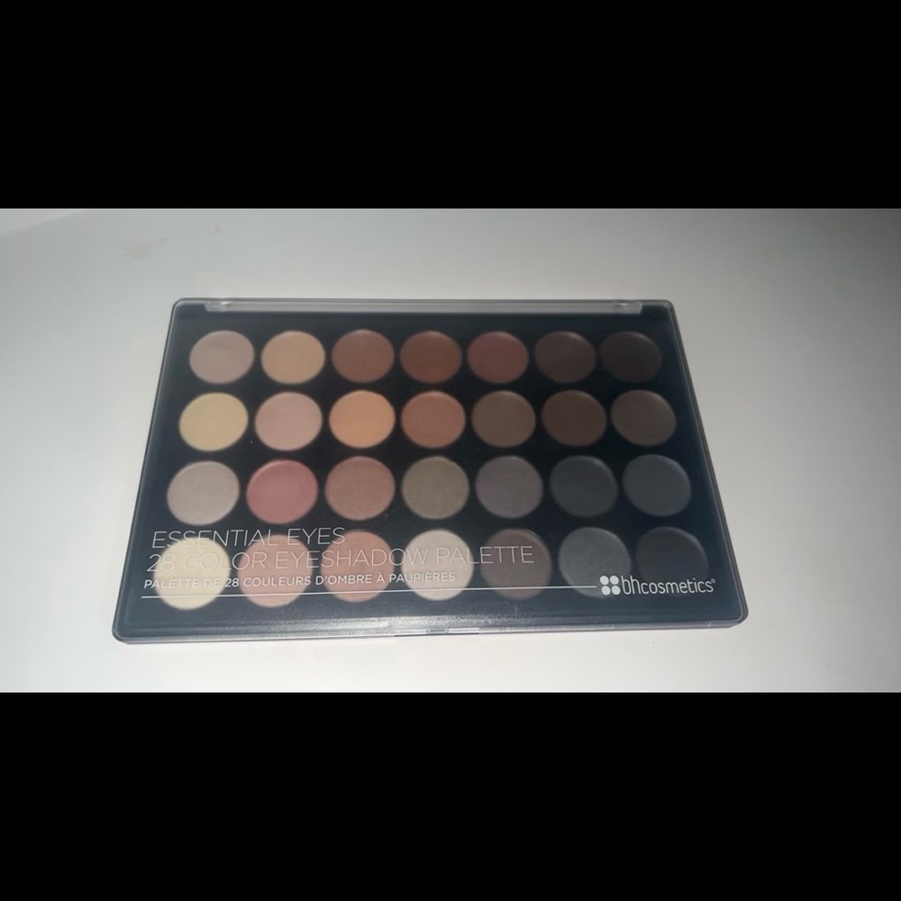 BH Cosmetics Eyeshadow Palette  28 colors